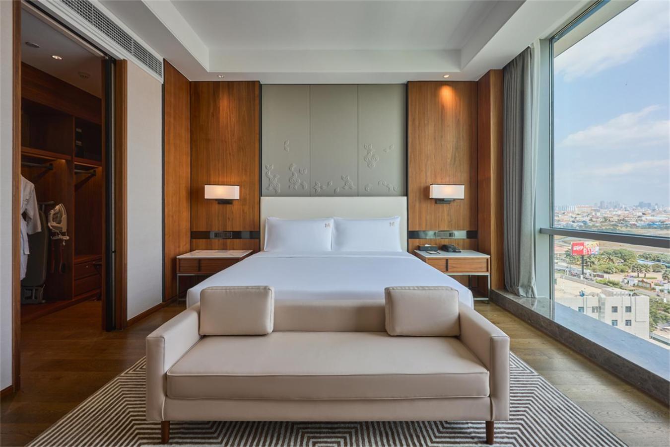 Vm Hotel Phnom Penh Exterior photo