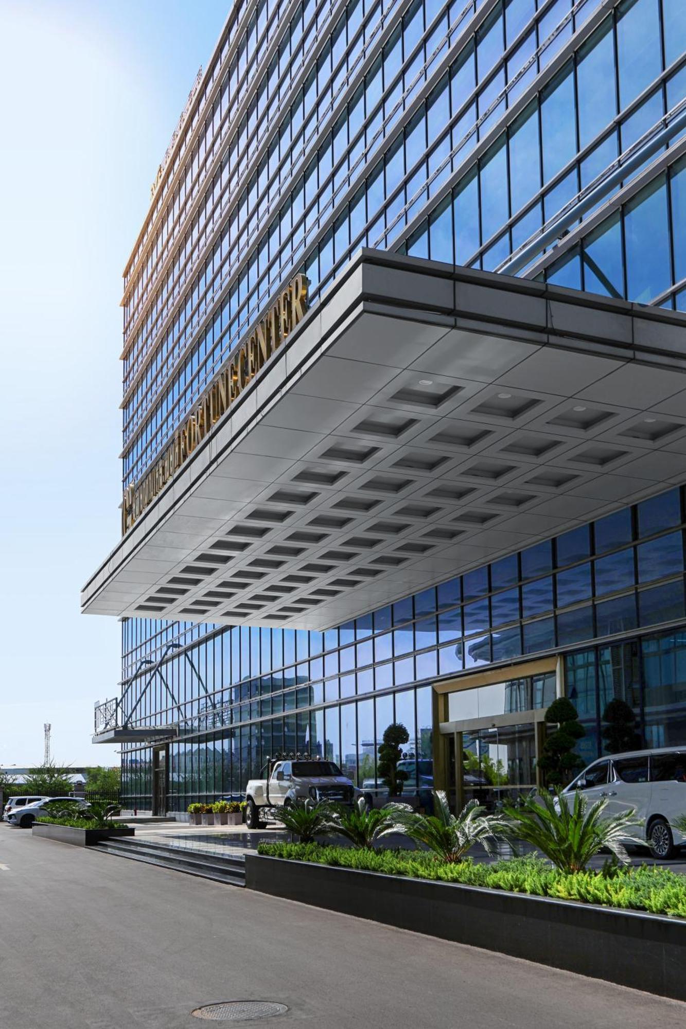 Vm Hotel Phnom Penh Exterior photo